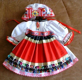 Puppenkleid aus der Slowakei